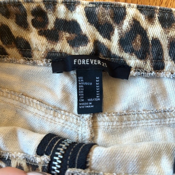 Cheetah print jeans - Picture 3 of 3